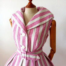 Cargar imagen en el visor de la galería, 1950s - JEAN-JACQUES BIDEL, Paris - Exquisite Pink &amp; White Dress - W29 (74cm)
