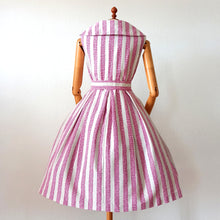 Cargar imagen en el visor de la galería, 1950s - JEAN-JACQUES BIDEL, Paris - Exquisite Pink &amp; White Dress - W29 (74cm)
