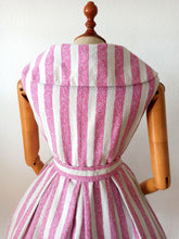 Cargar imagen en el visor de la galería, 1950s - JEAN-JACQUES BIDEL, Paris - Exquisite Pink &amp; White Dress - W29 (74cm)
