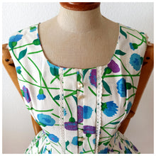 Cargar imagen en el visor de la galería, 1950s - Deadstock NWT - Stunning French Clovers Cotton Dress - W28 (72cm)
