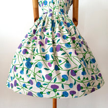 Cargar imagen en el visor de la galería, 1950s - Deadstock NWT - Stunning French Clovers Cotton Dress - W28 (72cm)
