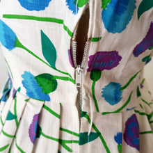 Cargar imagen en el visor de la galería, 1950s - Deadstock NWT - Stunning French Clovers Cotton Dress - W28 (72cm)
