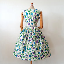 Cargar imagen en el visor de la galería, 1950s - Deadstock NWT - Stunning French Clovers Cotton Dress - W28 (72cm)
