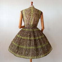 Carica l&#39;immagine nel visualizzatore di Gallery, 1950s 1960s - Gorgeous Abstract Dress - W30 (76cm)
