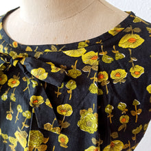 Cargar imagen en el visor de la galería, 1960s - Gorgeous Black Floral Cotton Dress - W30 (76cm)
