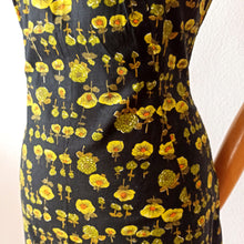 Cargar imagen en el visor de la galería, 1960s - Gorgeous Black Floral Cotton Dress - W30 (76cm)
