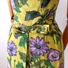 Cargar imagen en el visor de la galería, 1950s 1960s - Stunning Lime Floral Print Cotton Dress - W30 (76cm)
