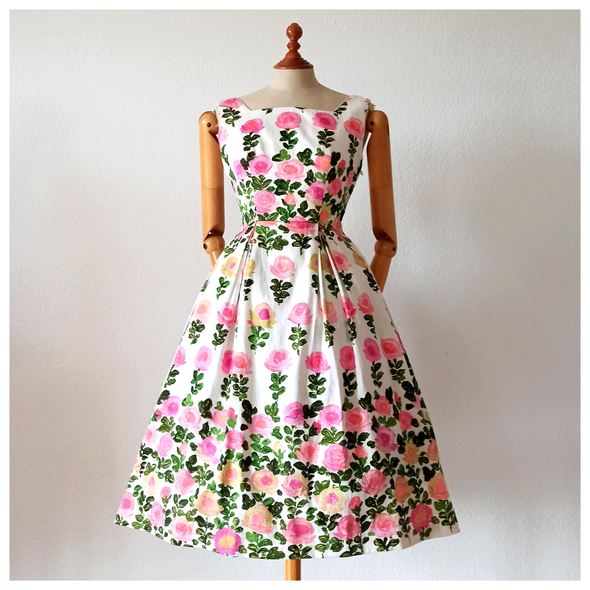 1950s - Stunning German Roseprint Dress - W25 (64cm) Der Fuchs Vintage 1950s - Stunning German Roseprint Dress - W25 (64cm) Der Fuchs Vintage