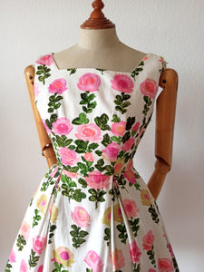 1950s - Stunning German Roseprint Dress - W25 (64cm)