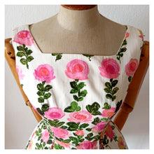 Charger l&#39;image dans la galerie, 1950s - Stunning German Roseprint Dress - W25 (64cm)
