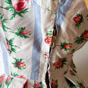 1950s - Adorable Pockets Roseprint Cotton Dress - W27 (68cm)