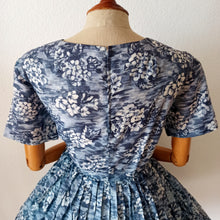 Cargar imagen en el visor de la galería, 1950s - TREVIRA, Germany - Stunning Blue Floral Dress - W34 (86cm)
