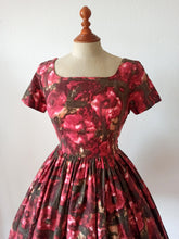 Charger l&#39;image dans la galerie, 1950s - Gorgeous Abstract Floral Cotton Dress - W27 (68cm)
