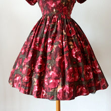 Load image into Gallery viewer, 1950s - Gorgeous Abstract Floral Cotton Dress - W27 (68cm)

