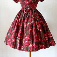 Charger l&#39;image dans la galerie, 1950s - Gorgeous Abstract Floral Cotton Dress - W27 (68cm)
