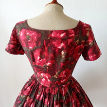 Charger l&#39;image dans la galerie, 1950s - Gorgeous Abstract Floral Cotton Dress - W27 (68cm)
