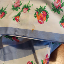 Cargar imagen en el visor de la galería, 1950s - Adorable Pockets Roseprint Cotton Dress - W27 (68cm)
