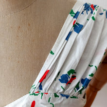 Laden Sie das Bild in den Galerie-Viewer, VTG Does 1950s - ETAM, Germany - Stunning Cotton Dress - W28 (72cm)

