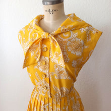 Charger l&#39;image dans la galerie, 1950s 1960s - LESLIE FAY, USA - Adorable Bow Collar Dress - W27 (68cm)
