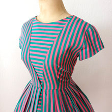 Laden Sie das Bild in den Galerie-Viewer, 1950s 1960s - WENJA, Germany - Pink Green Stripes Dress - W25 (64cm)
