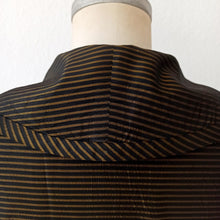 Carica l&#39;immagine nel visualizzatore di Gallery, 1950s - Stunning Black &amp; Gold Striped Satin Dress - W34 (86cm)
