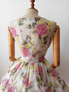 1950s - Adorable Roseprint Lightweight Satin Dress - W27.5 (70cm)