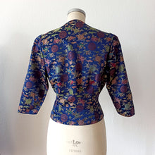 Cargar imagen en el visor de la galería, 1950s - Stunning Oriental Embroidery Jacket &amp; Dress Set - W30 (76cm)
