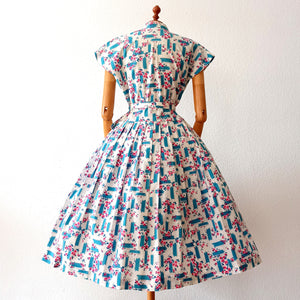 1950s - Adorable Floral Cotton Belted Dress  - W31 (78cm)