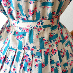 1950s - Adorable Floral Cotton Belted Dress  - W31 (78cm)