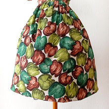 Laden Sie das Bild in den Galerie-Viewer, 1950s - Fabulous Colors Floral Cotton Dress  - W30 (76cm)
