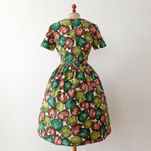 Cargar imagen en el visor de la galería, 1950s - Fabulous Colors Floral Cotton Dress  - W30 (76cm)
