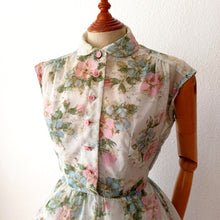 Charger l&#39;image dans la galerie, 1950s - Incredibly Adorable Peter Pan Collar Floral Dress - W28 (72cm)
