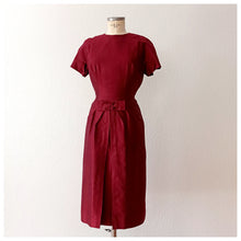 Charger l&#39;image dans la galerie, 1950s 1960s - Stunning Red Burgundy Wiggle Dress  - W28.5 (72cm)
