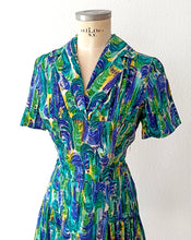 Laden Sie das Bild in den Galerie-Viewer, 1940s 1950s - GOLTNATEL, Germany - Abstract Rayon Dress - W28 (72cm)
