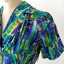 Laden Sie das Bild in den Galerie-Viewer, 1940s 1950s - GOLTNATEL, Germany - Abstract Rayon Dress - W28 (72cm)
