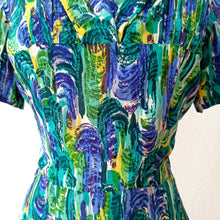 Carica l&#39;immagine nel visualizzatore di Gallery, 1940s 1950s - GOLTNATEL, Germany - Abstract Rayon Dress - W28 (72cm)
