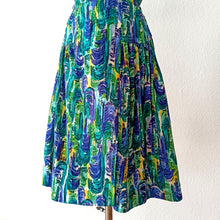 Carica l&#39;immagine nel visualizzatore di Gallery, 1940s 1950s - GOLTNATEL, Germany - Abstract Rayon Dress - W28 (72cm)
