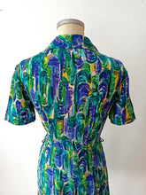 Laden Sie das Bild in den Galerie-Viewer, 1940s 1950s - GOLTNATEL, Germany - Abstract Rayon Dress - W28 (72cm)
