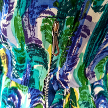 Laden Sie das Bild in den Galerie-Viewer, 1940s 1950s - GOLTNATEL, Germany - Abstract Rayon Dress - W28 (72cm)
