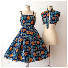 Laden Sie das Bild in den Galerie-Viewer, 1950s - Fabulous Novelty Print Bolero Dress  - W29 (74cm)
