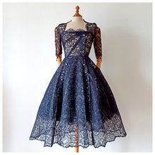 Laden Sie das Bild in den Galerie-Viewer, 1940s 1950s - Outstanding Beauty Lace Dress  - W25/26 (64/66cm)
