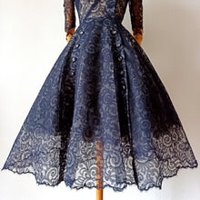 Carica l&#39;immagine nel visualizzatore di Gallery, 1940s 1950s - Outstanding Beauty Lace Dress  - W25/26 (64/66cm)
