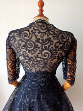 Carica l&#39;immagine nel visualizzatore di Gallery, 1940s 1950s - Outstanding Beauty Lace Dress  - W25/26 (64/66cm)
