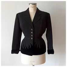 Carica l&#39;immagine nel visualizzatore di Gallery, 1940s - DOUMARC, Paris - New Look Velvet Flames Jacket - W28.5 (72cm)
