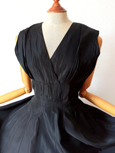 1950s - Stunning Black Satin Night Dress  - W27 (68cm)