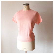 Laden Sie das Bild in den Galerie-Viewer, 1950s 1960s - WELLPUNT, Spain - Adorable Pink Knit Top - Size M/L
