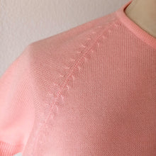 Laden Sie das Bild in den Galerie-Viewer, 1950s 1960s - WELLPUNT, Spain - Adorable Pink Knit Top - Size M/L
