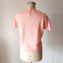 Laden Sie das Bild in den Galerie-Viewer, 1950s 1960s - WELLPUNT, Spain - Adorable Pink Knit Top - Size M/L
