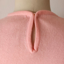 Charger l&#39;image dans la galerie, 1950s 1960s - WELLPUNT, Spain - Adorable Pink Knit Top - Size M/L
