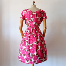 Carica l&#39;immagine nel visualizzatore di Gallery, 1950s 1960s - PLUTINA, Germany - Gorgeous Roseprint Dress  - W26 (66cm)
